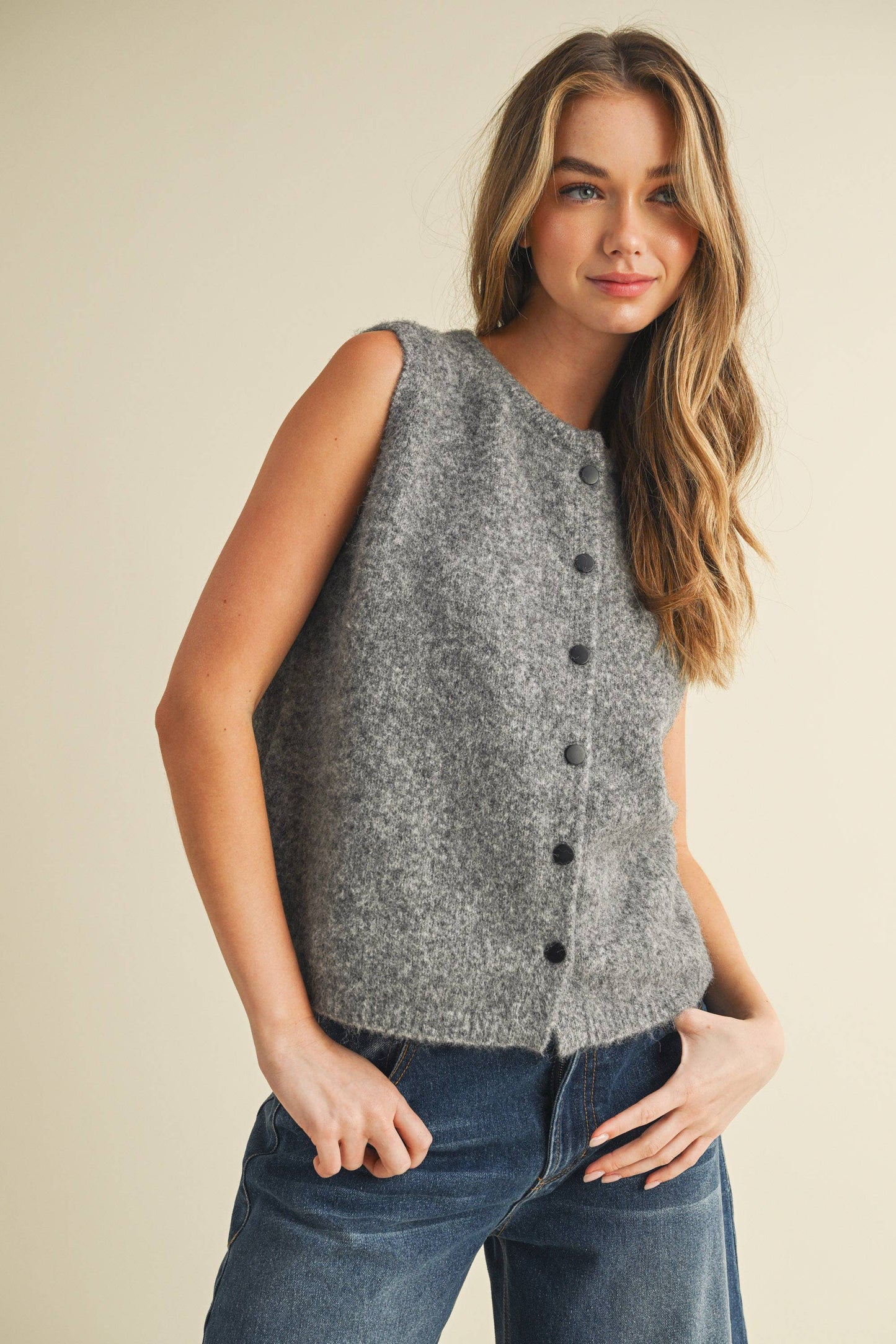 IT4191 BUTTON SLEEVELESS TOP