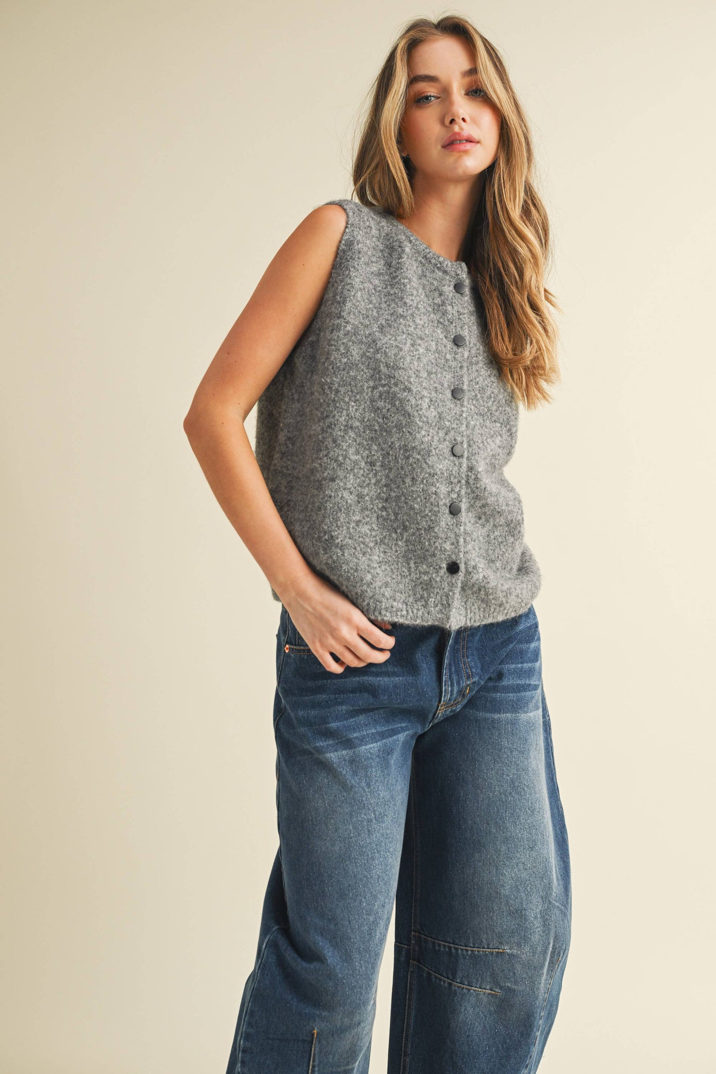 IT4191 BUTTON SLEEVELESS TOP