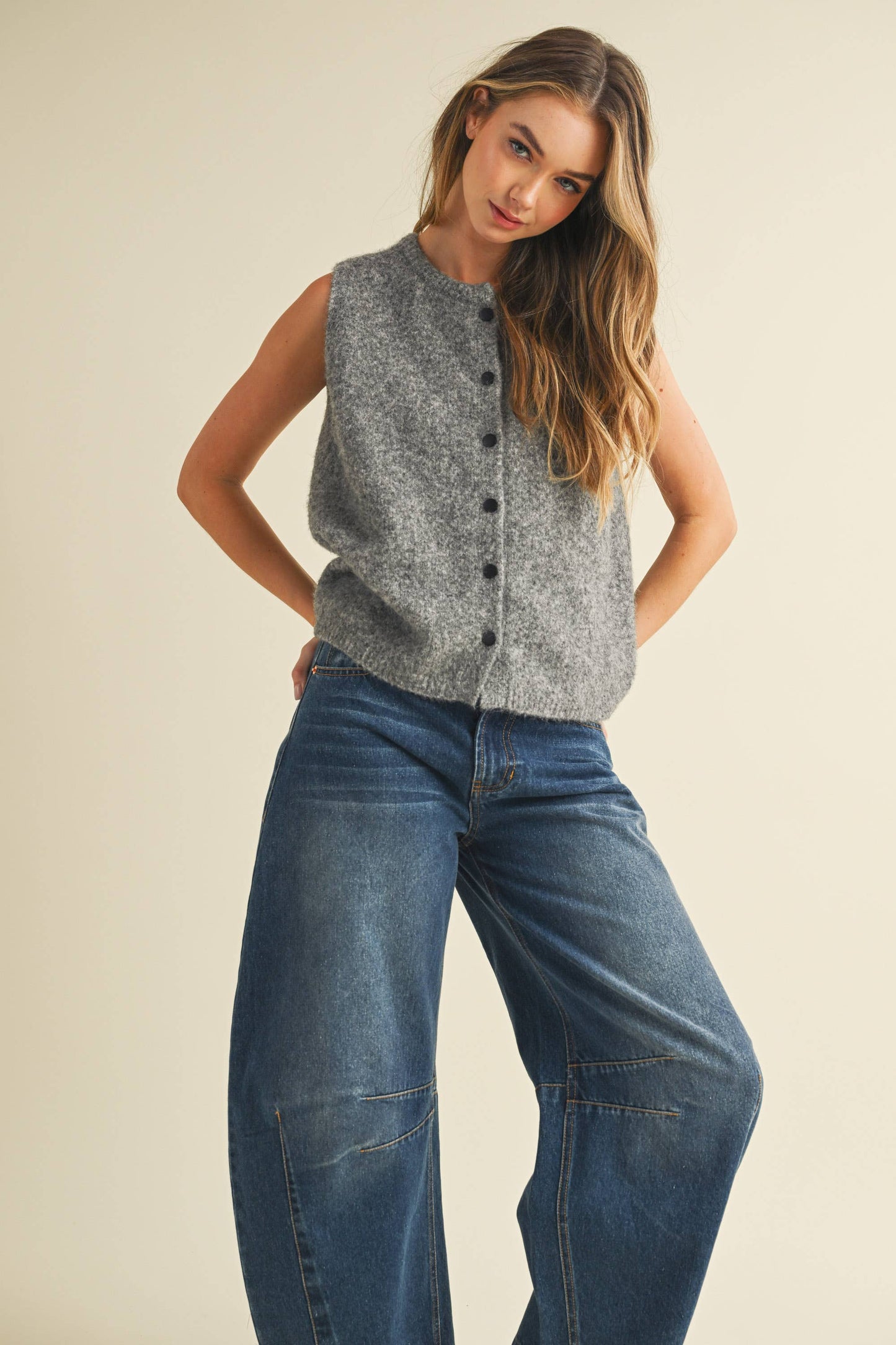 IT4191 BUTTON SLEEVELESS TOP