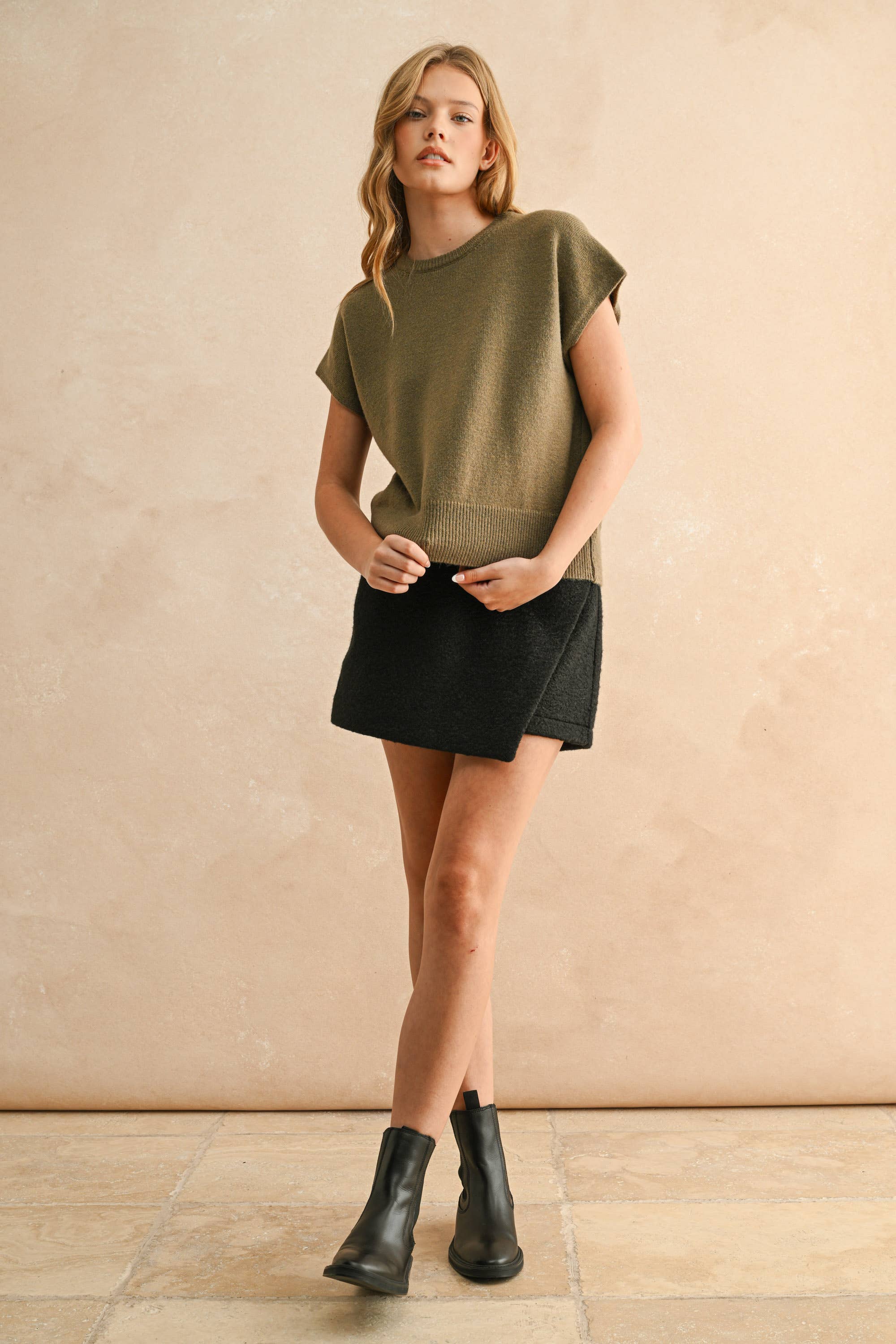 T4083   LOOSE FIT SHORT SLEEVE SWEATER TOP