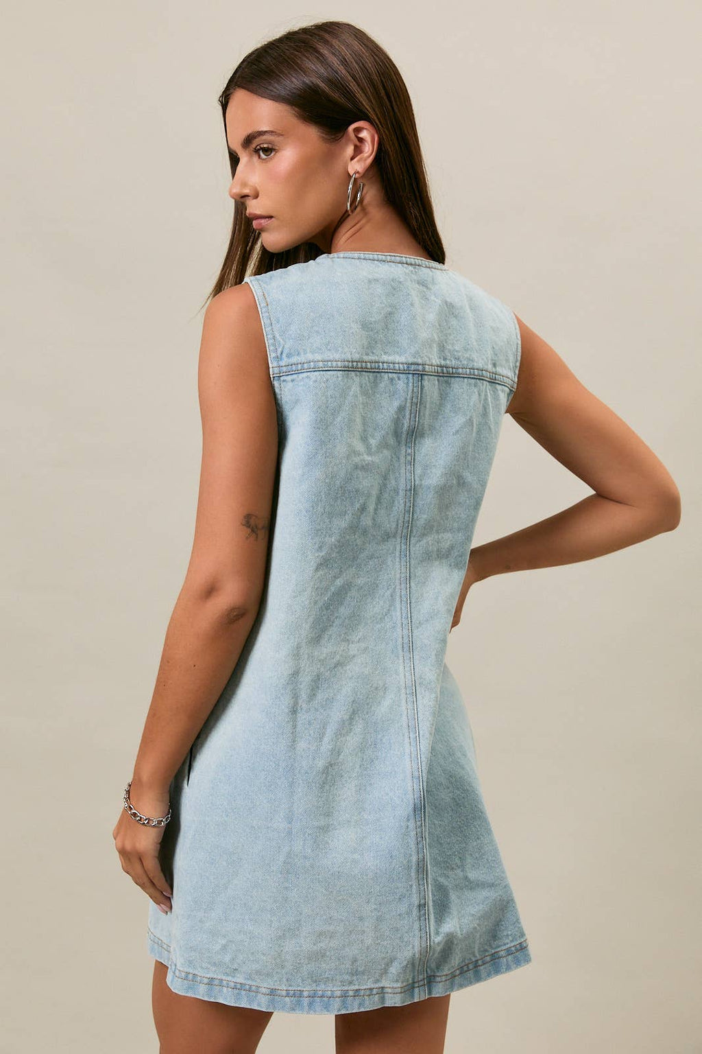 SLEEVELESS ROUND NECK BUTTON DOWN DENIM MINI DRESS