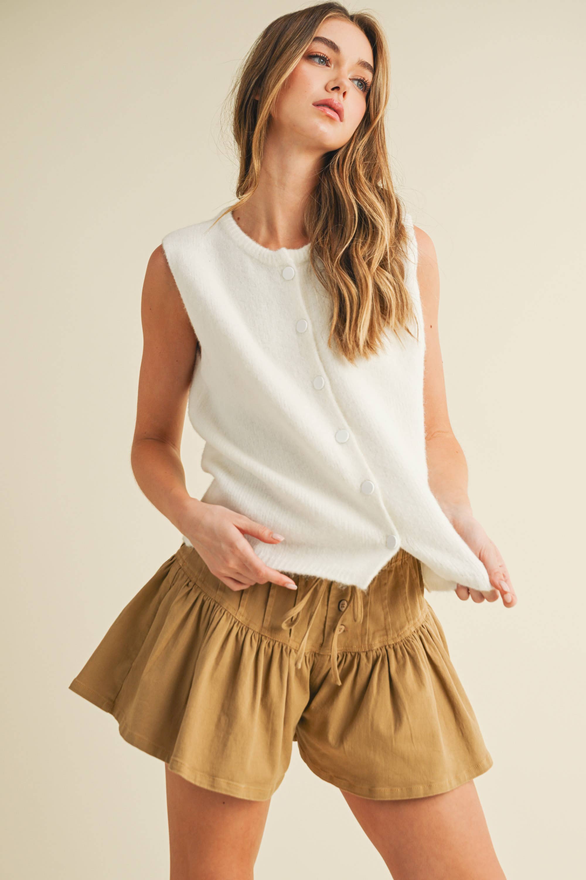 BUTTON SLEEVELESS TOP