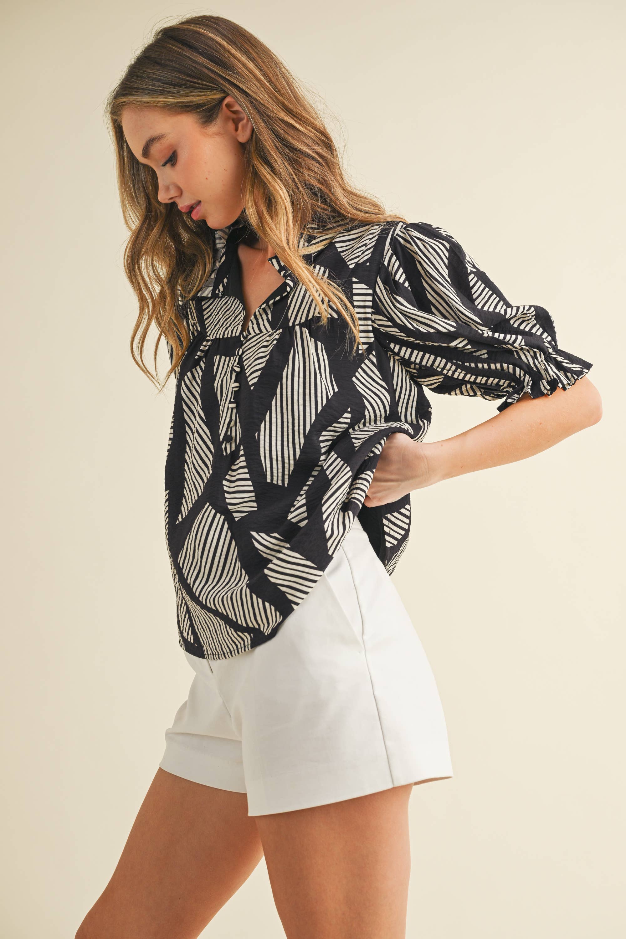 Geometric Stripes Print Puff Sleeve Blouse