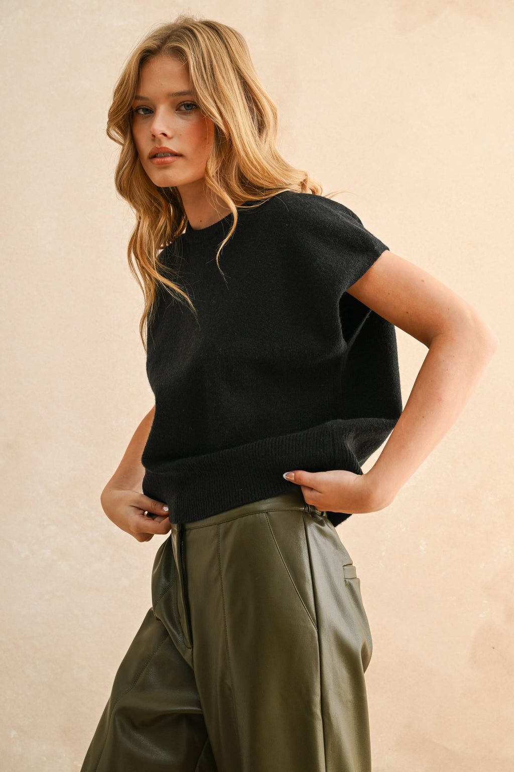 T4083   LOOSE FIT SHORT SLEEVE SWEATER TOP