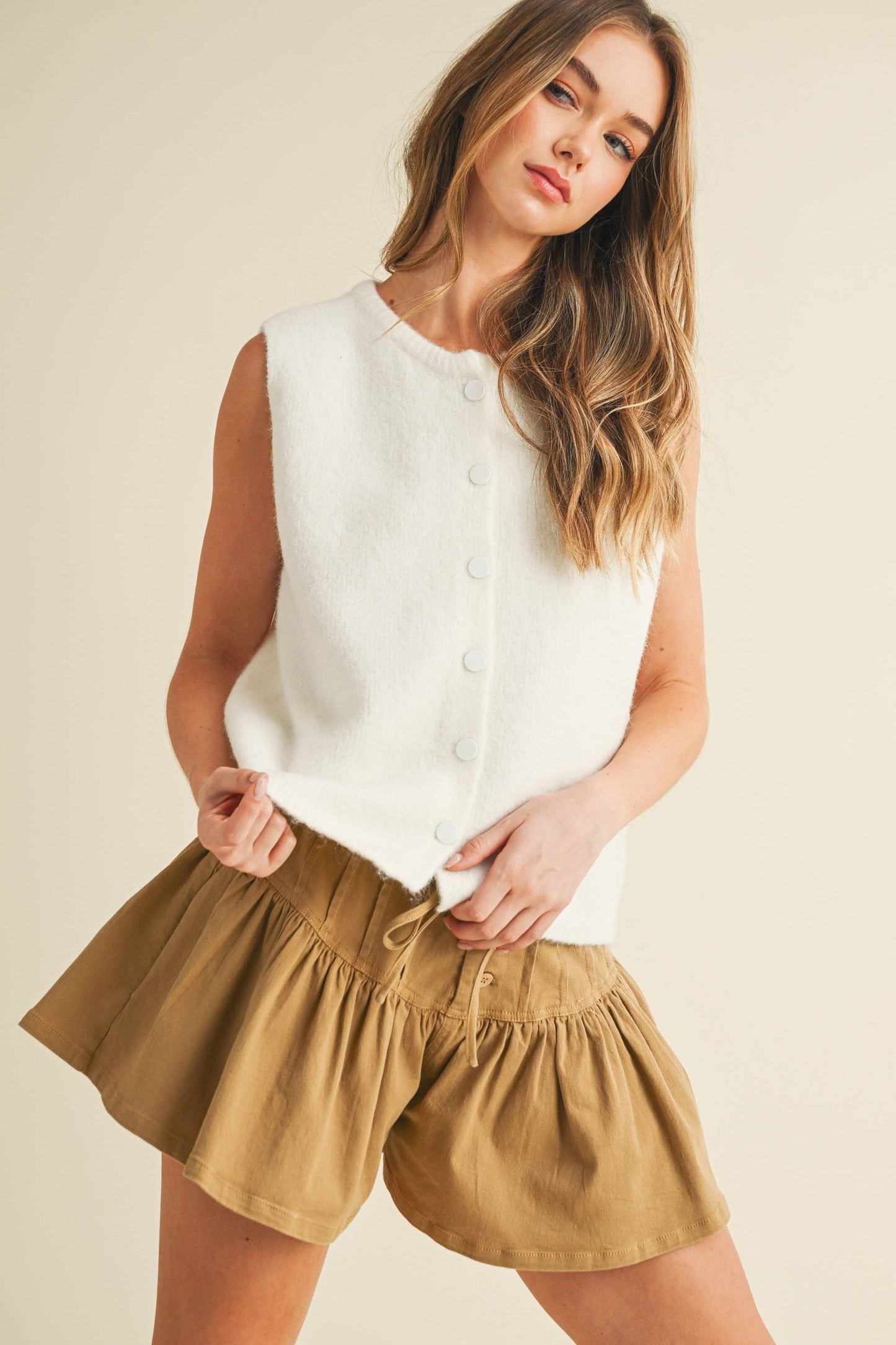IT4191 BUTTON SLEEVELESS TOP