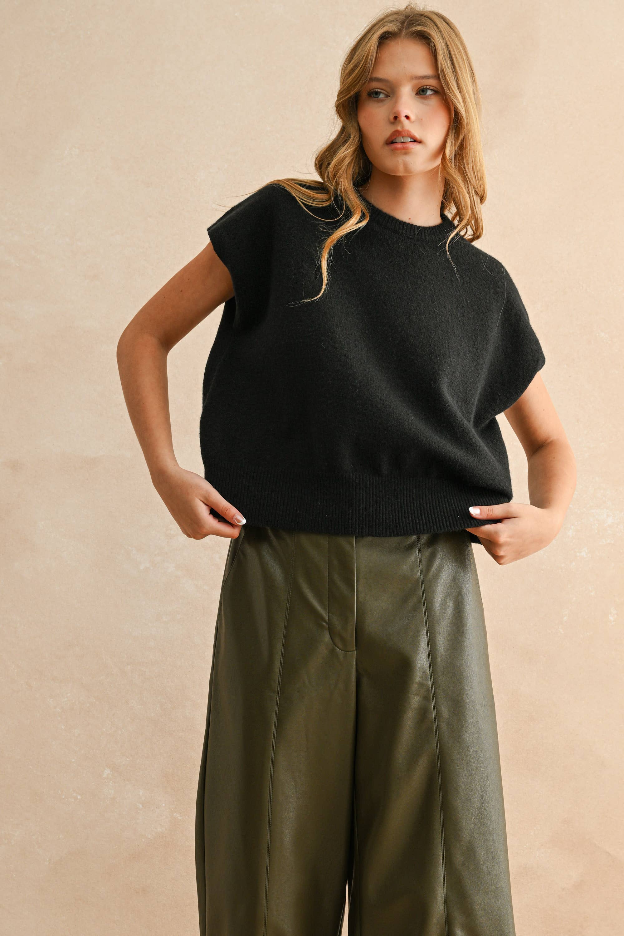 T4083   LOOSE FIT SHORT SLEEVE SWEATER TOP