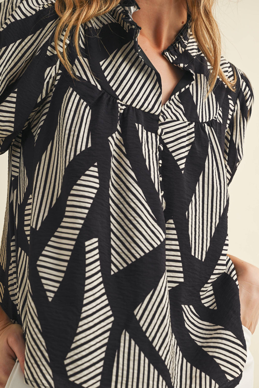 Geometric Stripes Print Puff Sleeve Blouse